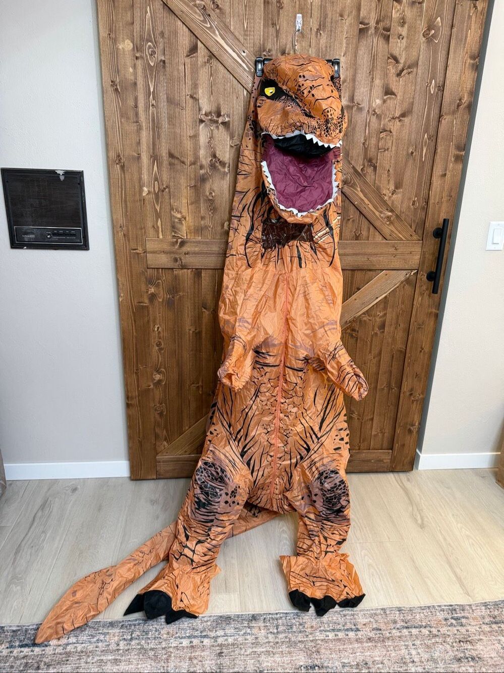 Jurassic World Inflatable T-Rex Dinosaur Costume Adult Standard Rubie’s (9164)